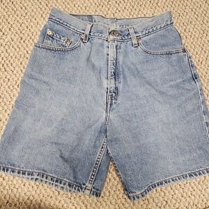 Vintage Levi's Women's Denim Shorts Size 10 High Rise Light Wash Mom Shorts 90s